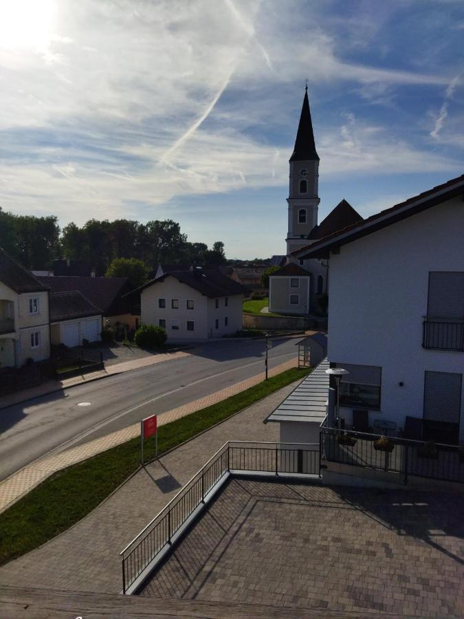 Aussergewoehnliche Atelierferienwohnung Mit Balkon An Der Donau Winzer Екстер'єр фото